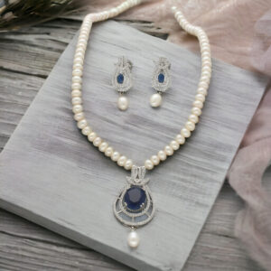 Charm Pearl Necklace Set