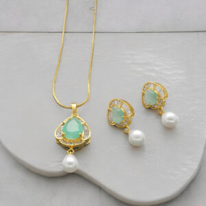 Udyati Pendant Set with Chain