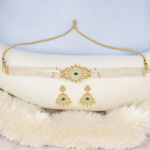 Mesmerizing Pearl Choker