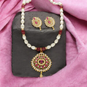 Rinay Pearl Necklace Set
