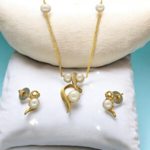 Vivita Pearl Pendant Set