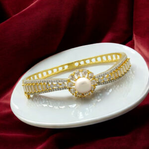 Luxe Reign Pearl Bracelet