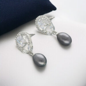 Iditri Pearl Earrings