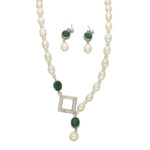 Versatile Pearl Necklace Set