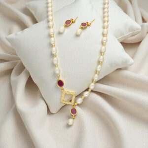Celestia Crest Pearl Necklace Set