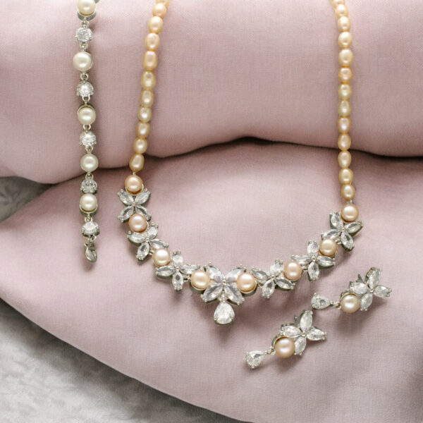 Crimson Crest Pearl Necklace Set With Bracelet