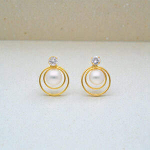 Reeva Pearl Earrings