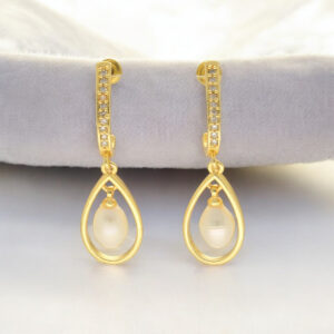 The Avril Pearl Earrings