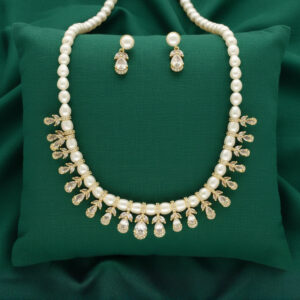 The Raya Pearl Necklace Set