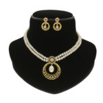 Thyra Pearl Necklace Set