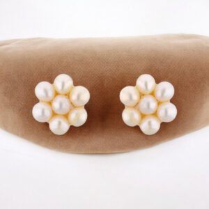 7 Pearls White Ear Rings